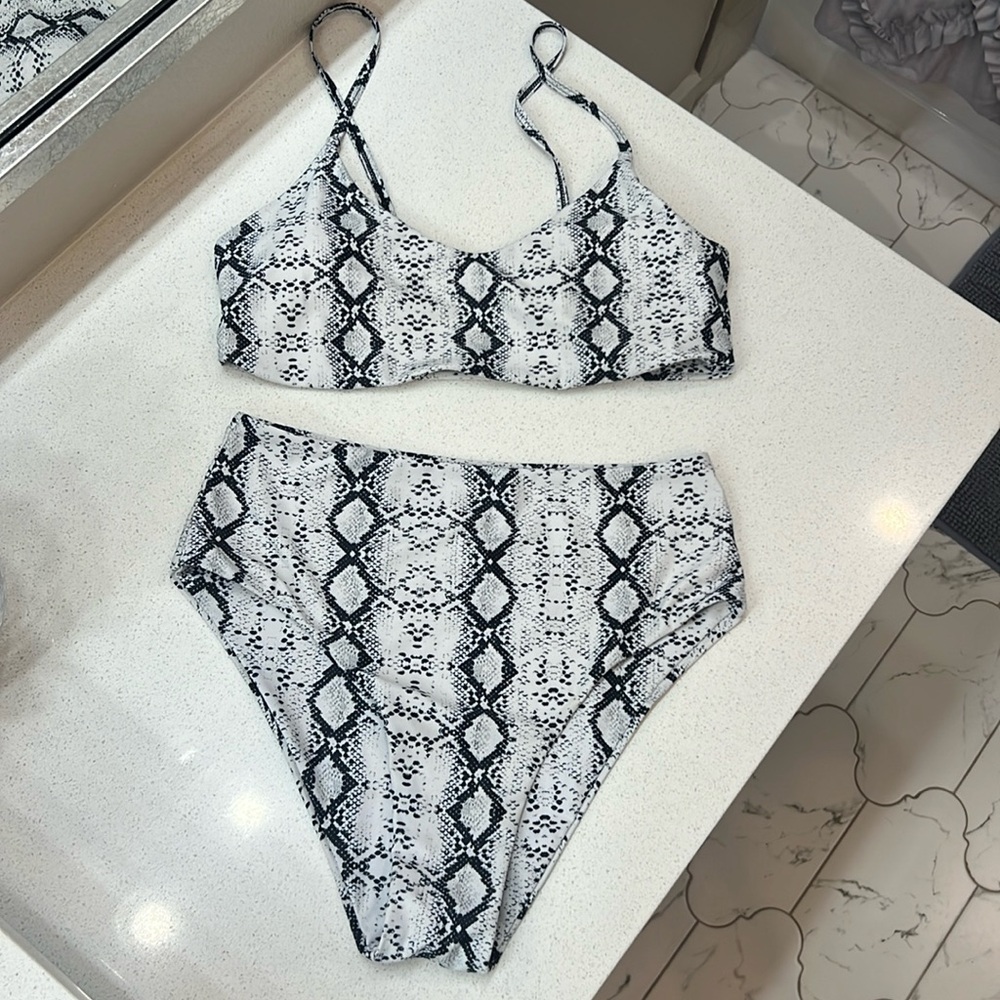Small snake print high bottom waisted bikini